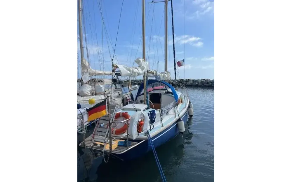 slider 3 Westerly  32 Renown