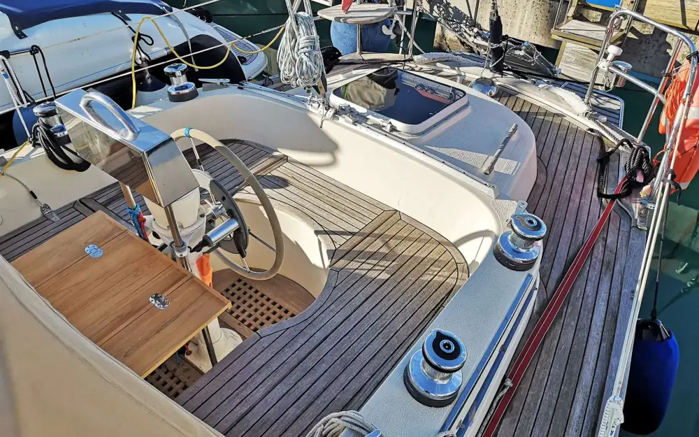 slider 10 Hallberg Rassy  352