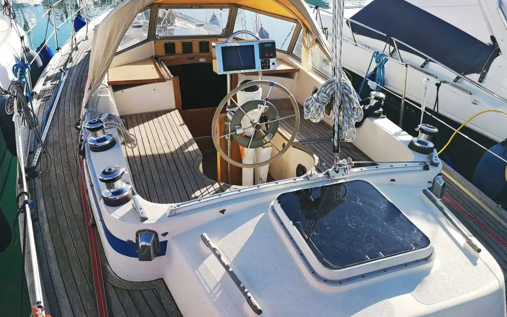 slider 12 Hallberg Rassy  352