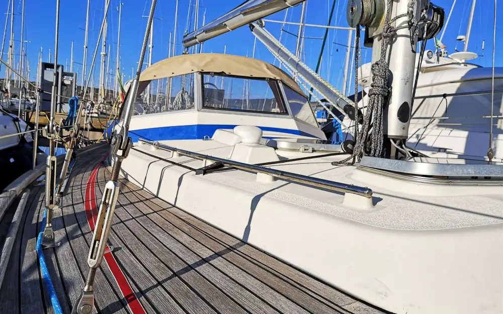 slider 17 Hallberg Rassy  352