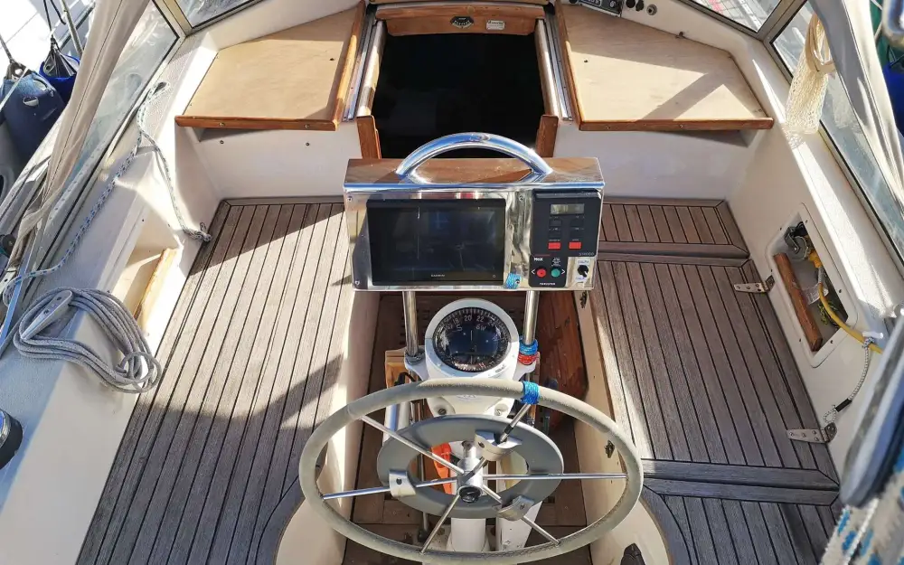 slider 1 Hallberg Rassy  352