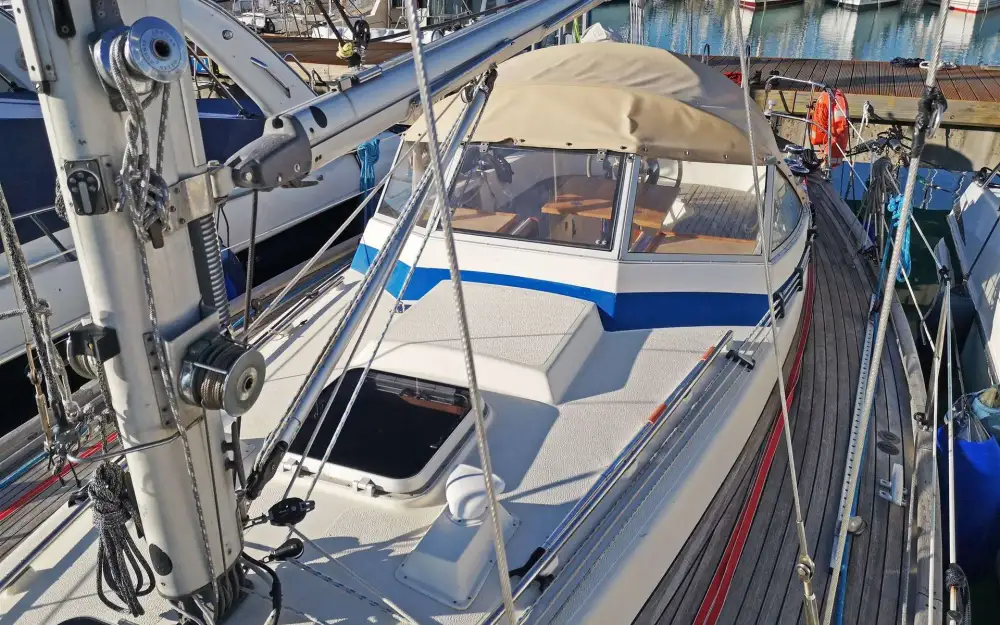 slider 3 Hallberg Rassy  352