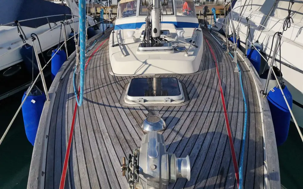 slider 6 Hallberg Rassy  352