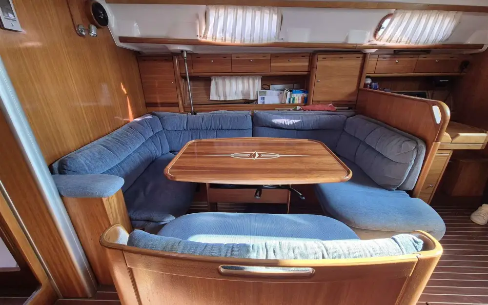 slider 11 Bavaria 42 cruiser