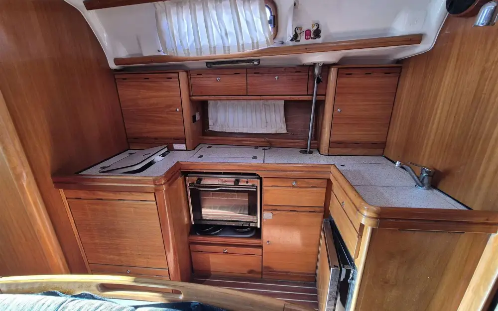 slider 1 Bavaria 42 cruiser