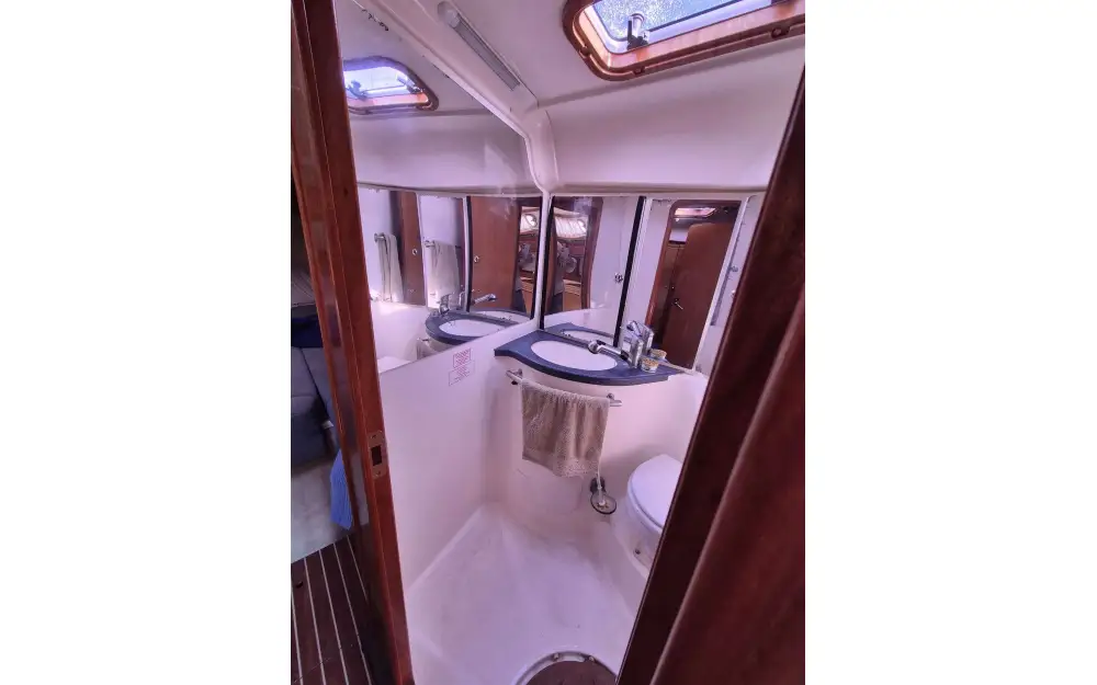 slider 5 Bavaria 42 cruiser