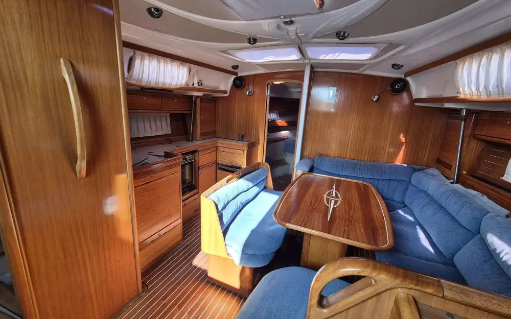 slider 8 Bavaria 42 cruiser