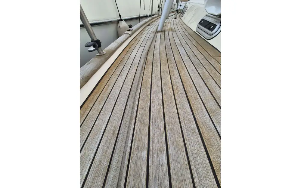 slider 11 Hallberg Rassy  36