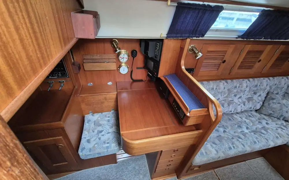 slider 21 Hallberg Rassy  36