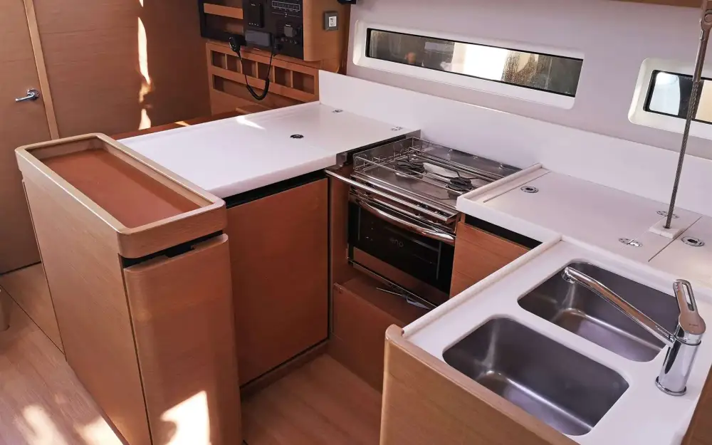slider 9 Jeanneau Sun Odyssey 440