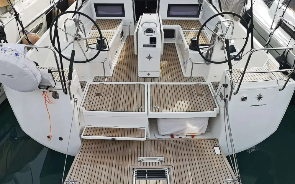 slider 18 Jeanneau Sun Odyssey 440