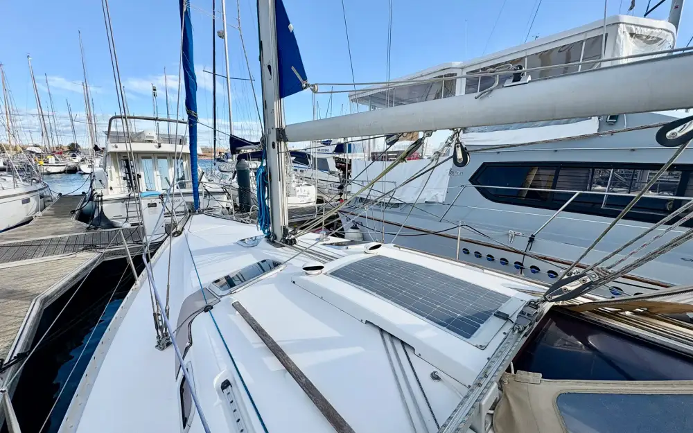 slider 8 Beneteau Oceanis 370