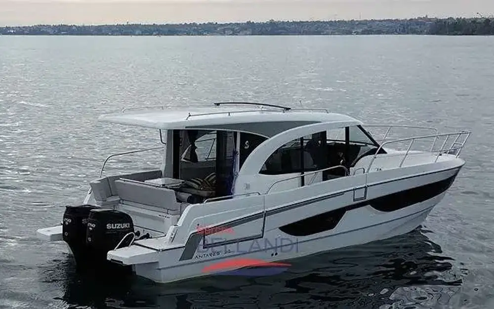 slider 5 Beneteau Antares 11