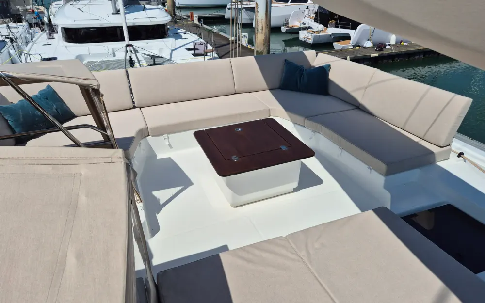 slider 22 Fountaine Pajot Tanna 47