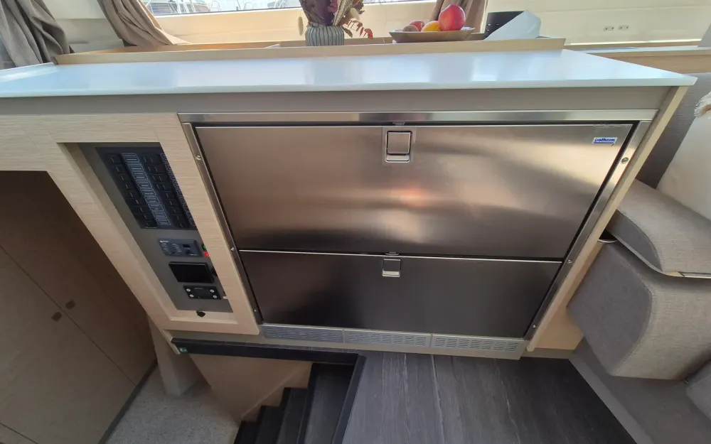 slider 24 Fountaine Pajot Tanna 47