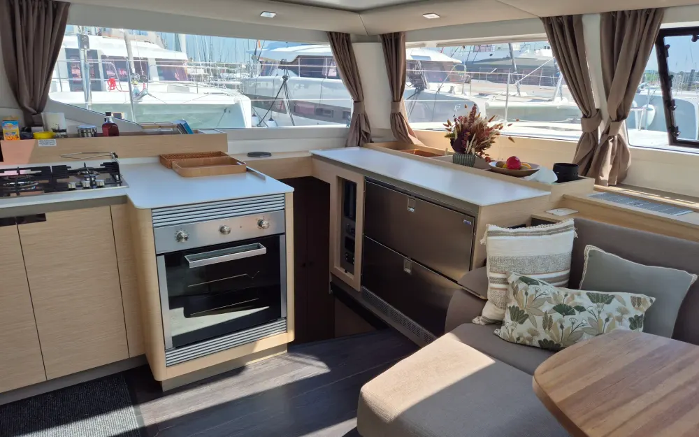 slider 8 Fountaine Pajot Tanna 47