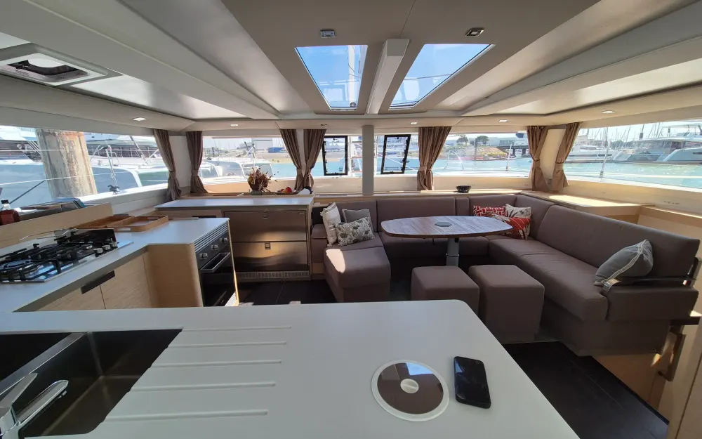 slider 3 Fountaine Pajot Tanna 47