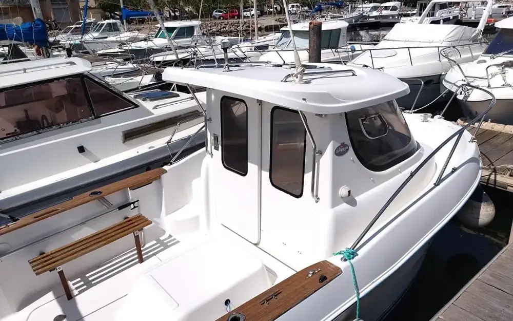 slider 9 Arvor 215