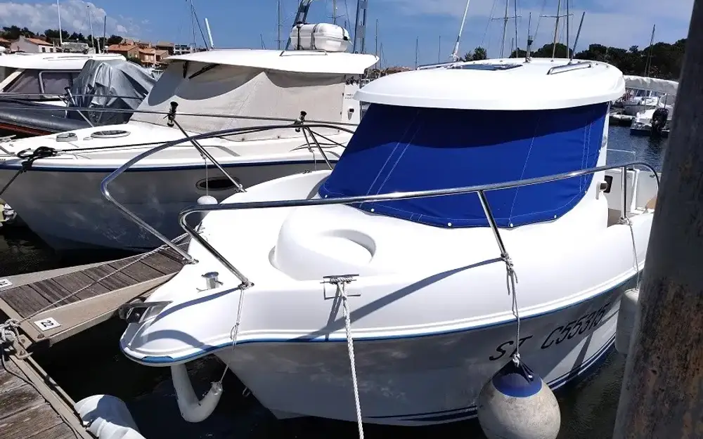 slider 1 Arvor 215