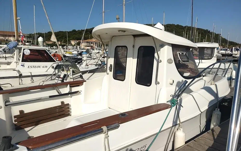 slider 8 Arvor 215