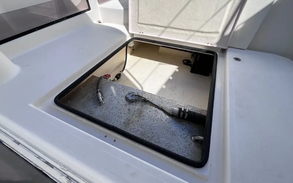 slider 10 Pacific Craft  560 Pilothouse