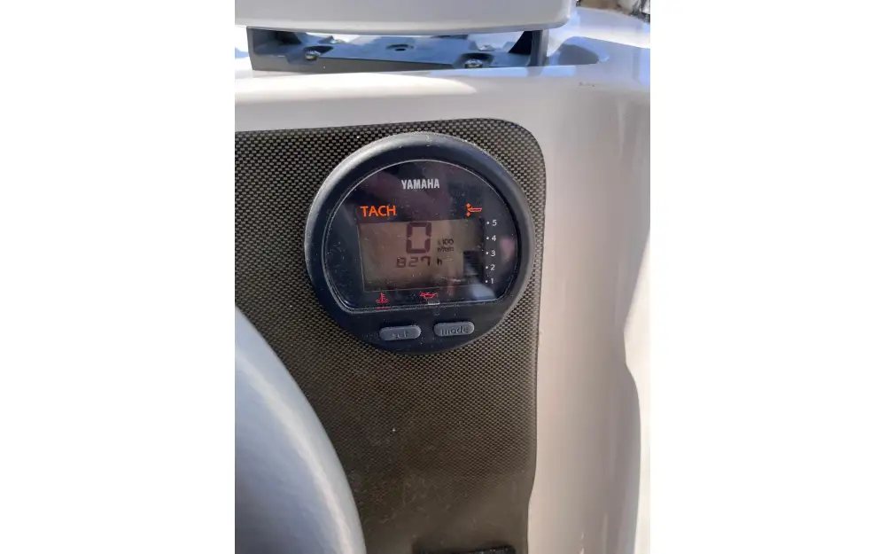 slider 11 Pacific Craft  560 Pilothouse
