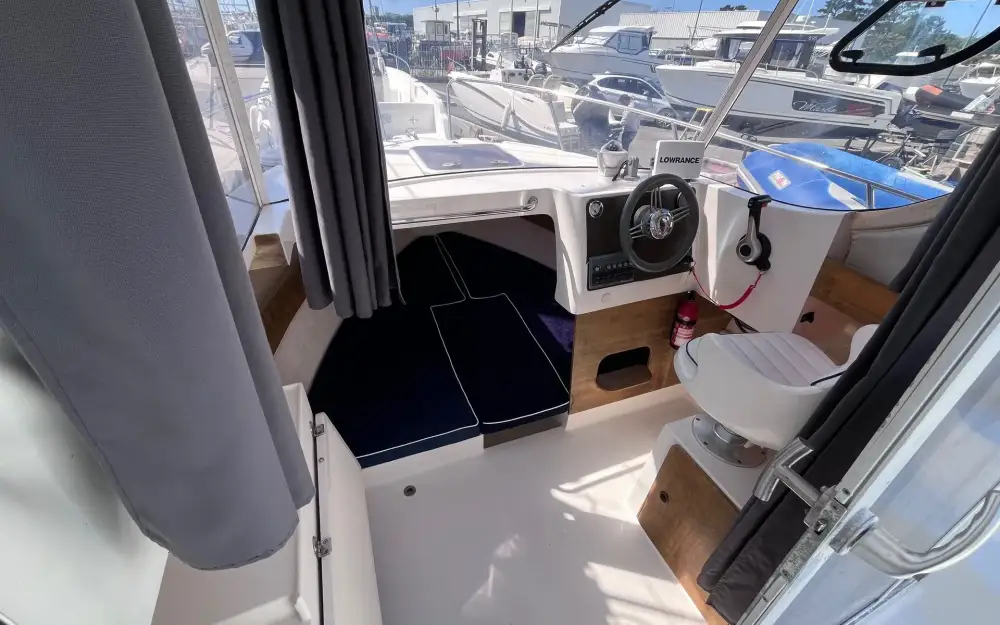 slider 4 Pacific Craft  560 Pilothouse