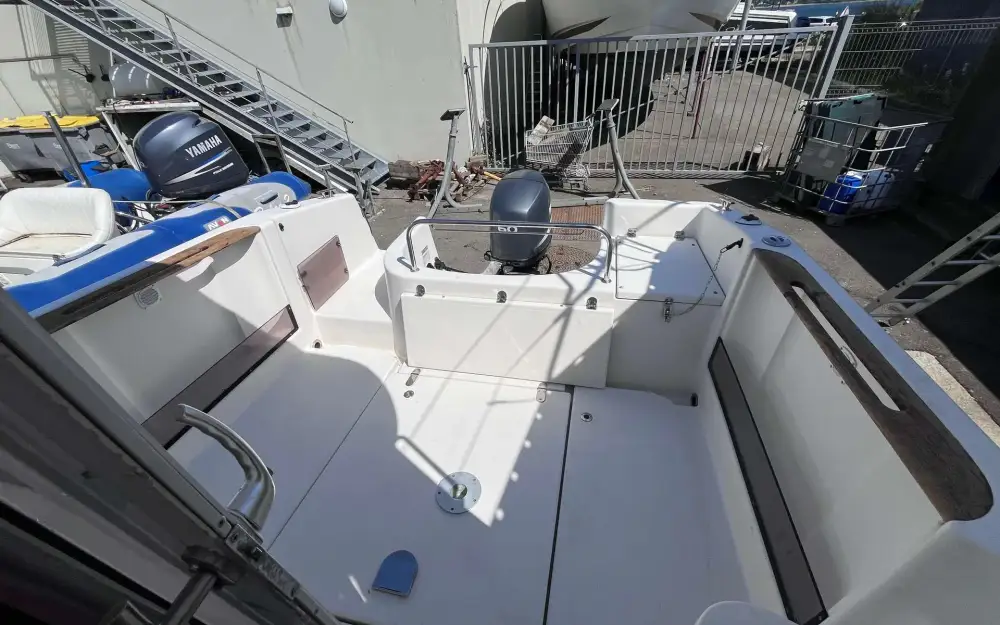 slider 7 Pacific Craft  560 Pilothouse