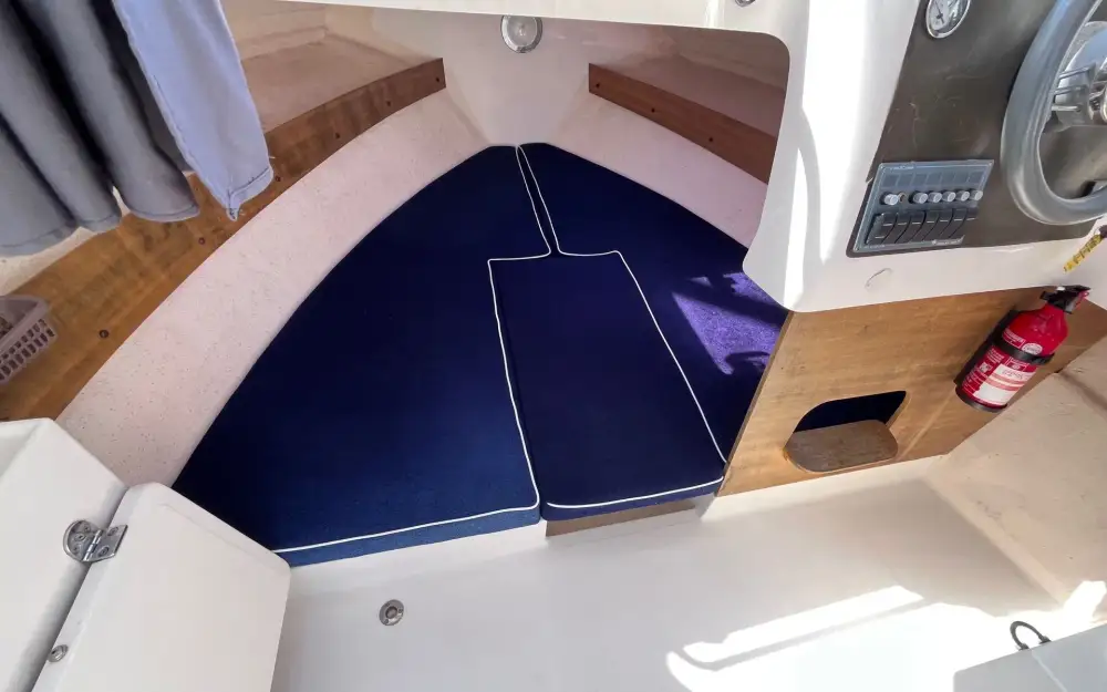 slider 8 Pacific Craft  560 Pilothouse