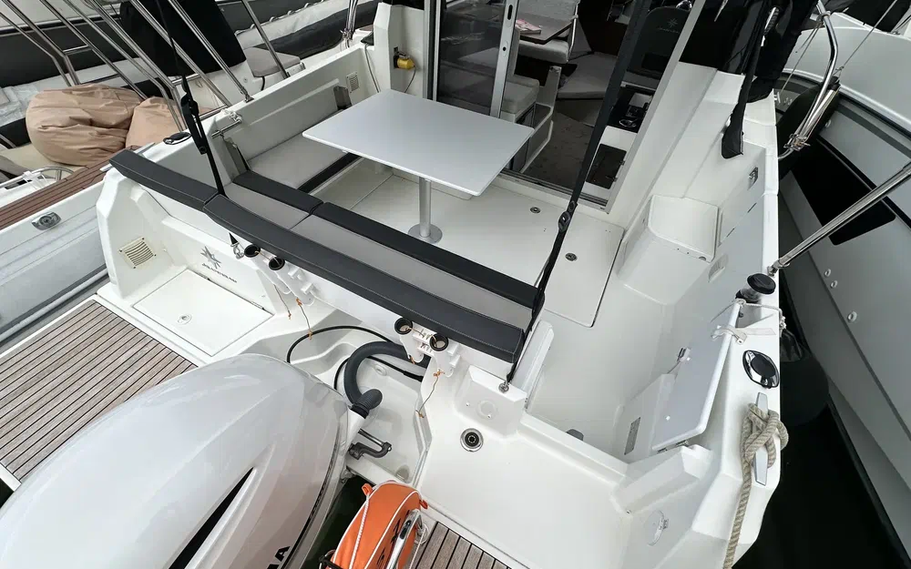 slider 9 Jeanneau Merry Fisher 795