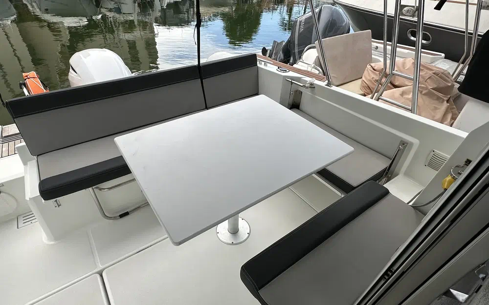 slider 7 Jeanneau Merry Fisher 795