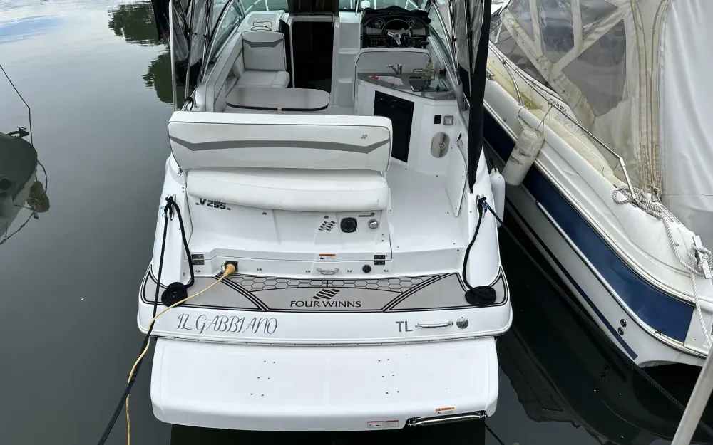 slider 2 Four Winns Vista 255