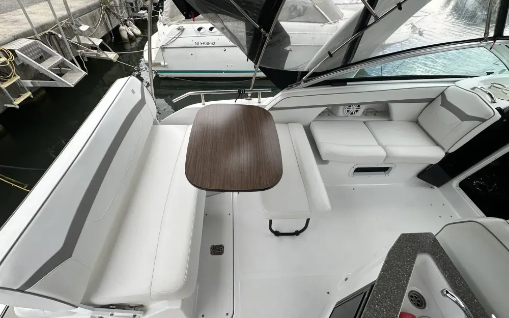slider 6 Four Winns Vista 255