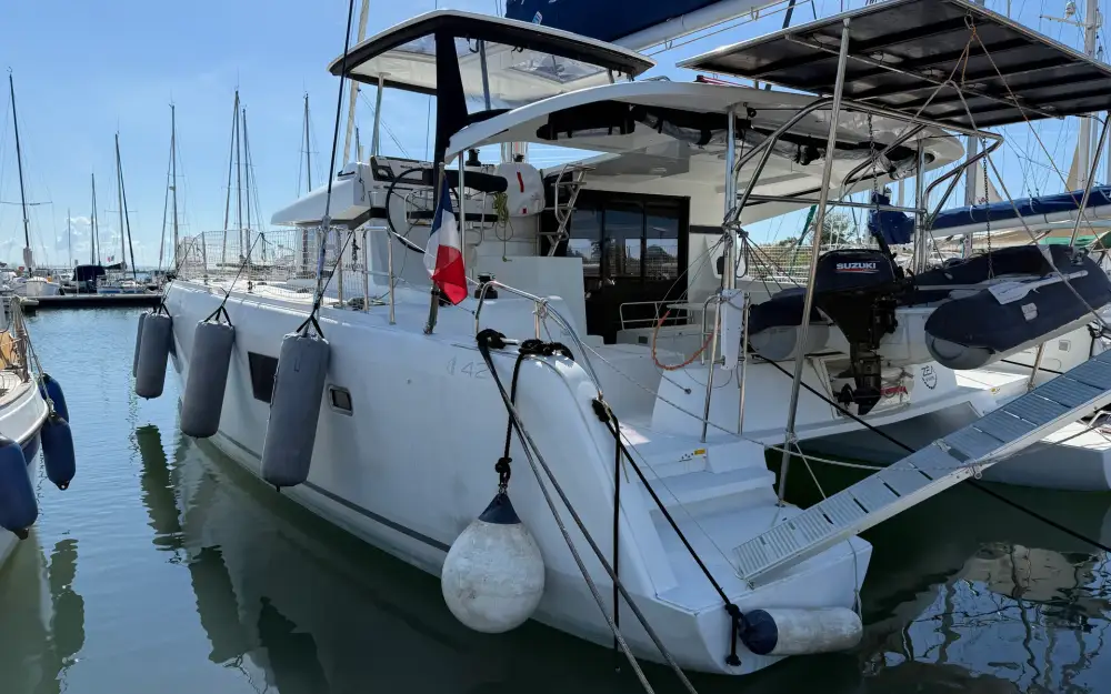 slider 0 Cnb Lagoon 42