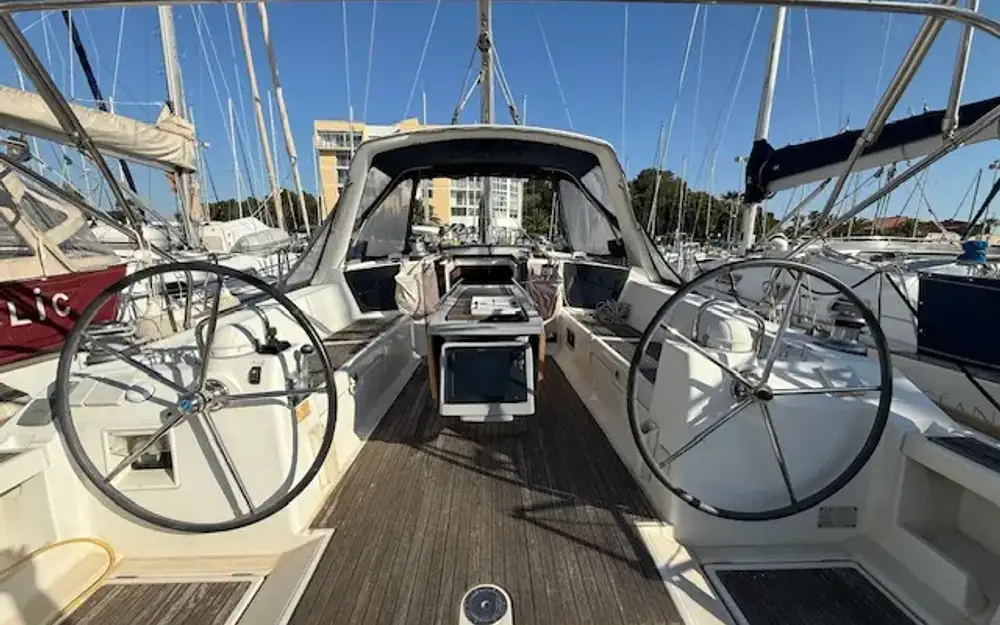 slider 1 Beneteau Oceanis 41