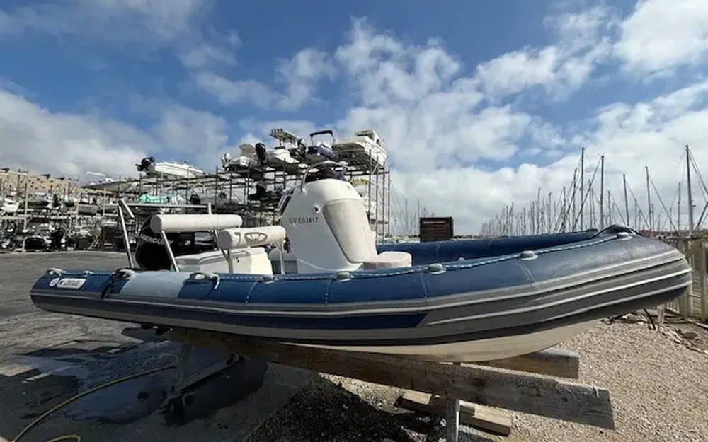 slider 1 Sting Ray Marine Centaure 5.8