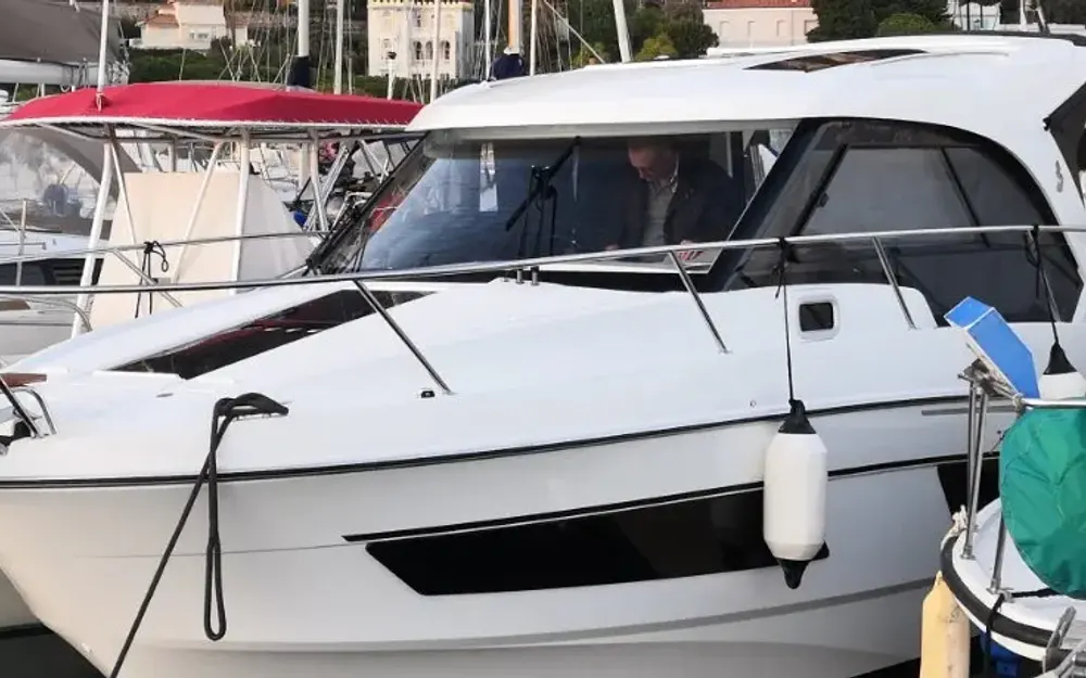 slider 0 Beneteau Antares 9 OB