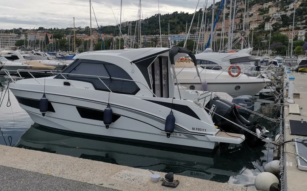 slider 2 Beneteau Antares 9 OB