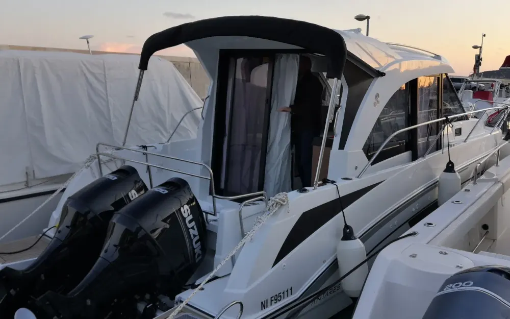 slider 3 Beneteau Antares 9 OB