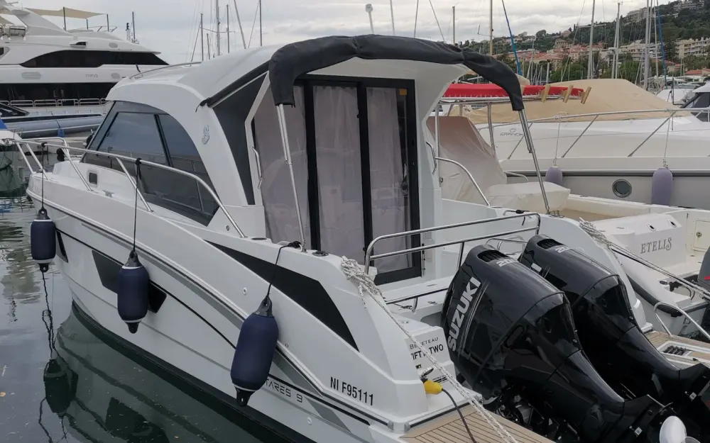 slider 4 Beneteau Antares 9 OB