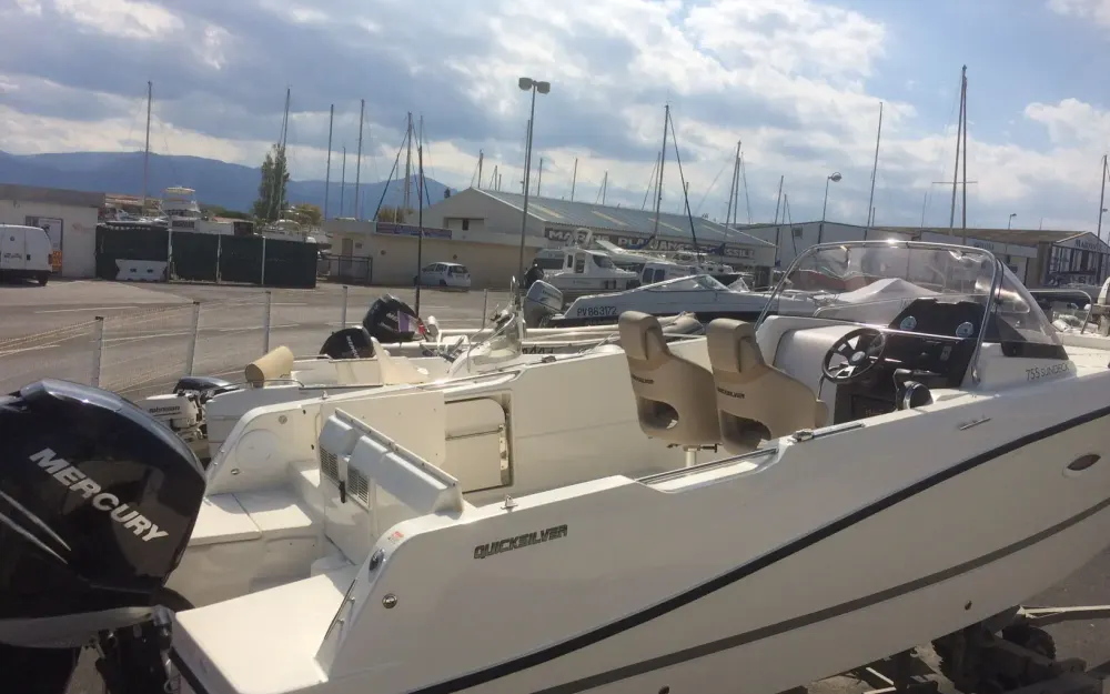 slider 6 Quicksilver Activ 755 Sundeck
