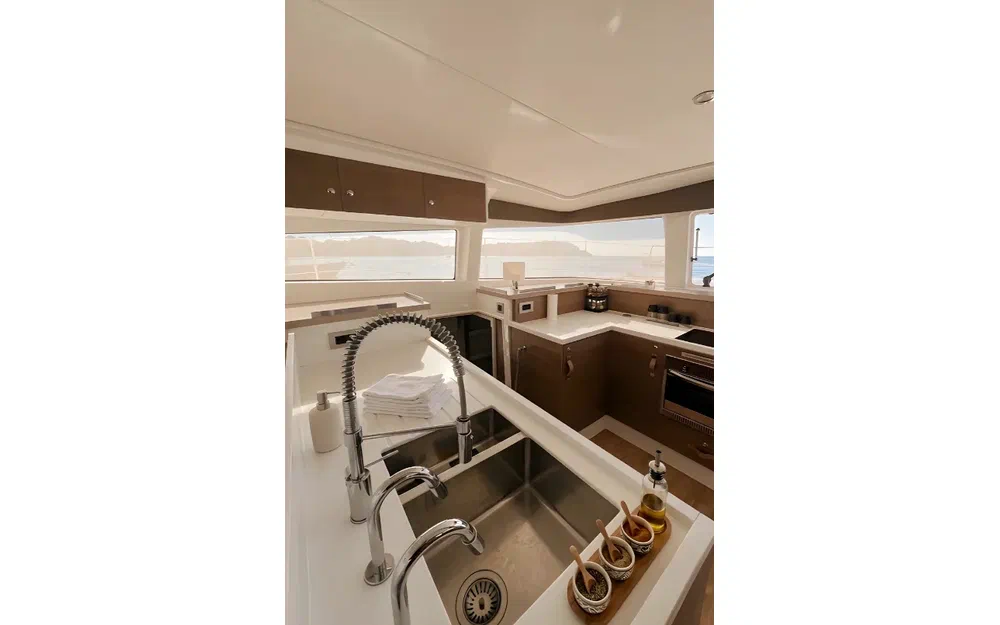 slider 5 Bali Catamarans Bali 4.2