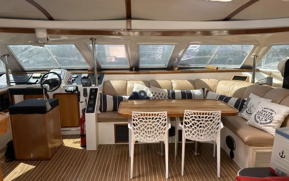 slider 5 Charter Cats Prowler 48