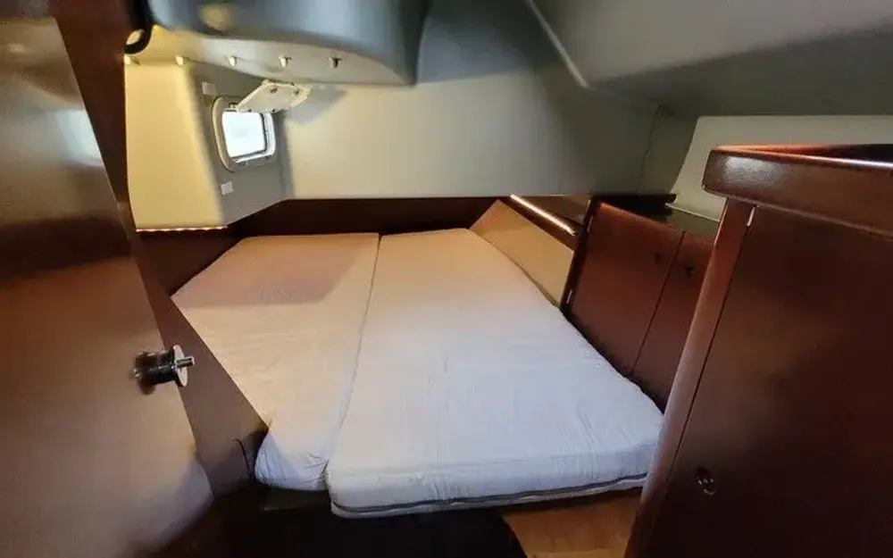 slider 8 Beneteau First 35