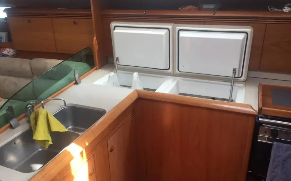 slider 13 Jeanneau Sun Odyssey 43