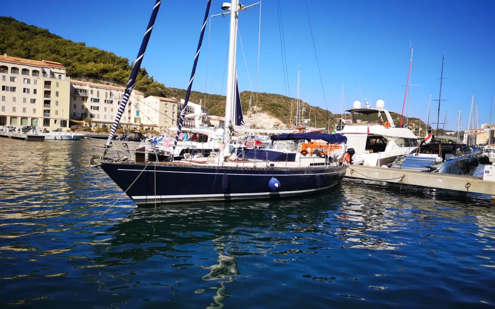 slider 2 Ferretti Altura 53