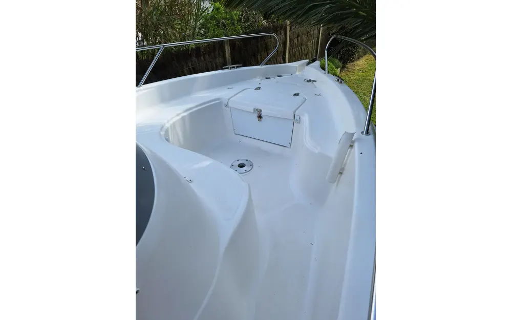 slider 9 B2 Marine Cap Ferret