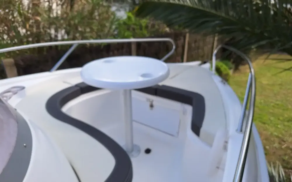 slider 2 B2 Marine Cap Ferret