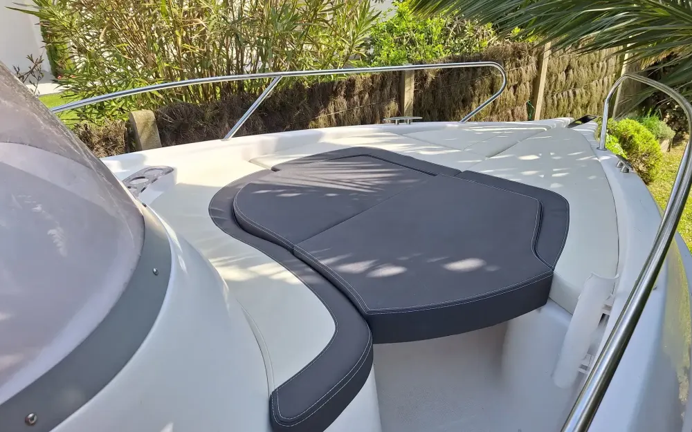 slider 6 B2 Marine Cap Ferret