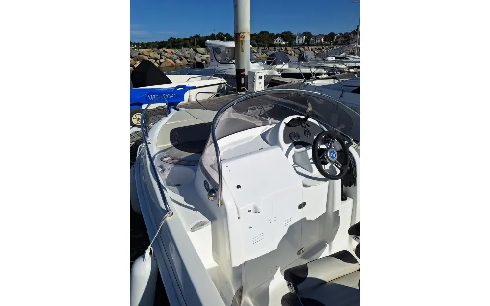 slider 8 B2 Marine Cap Ferret